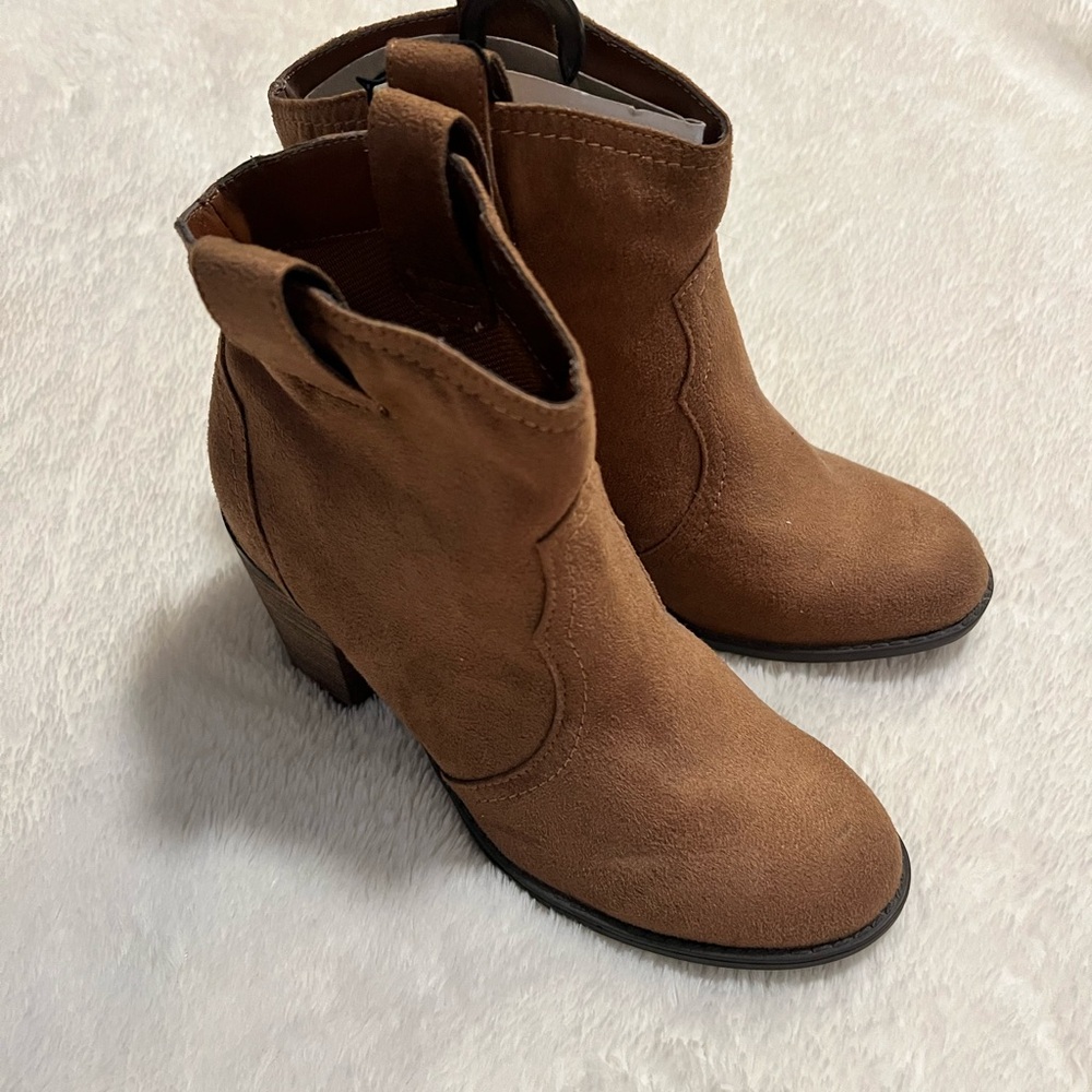 Express Tan Heeled Boots with Western Flair